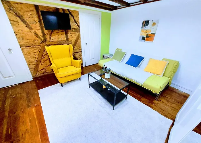 Authentic Portuguese Home- Alfama Лісабон