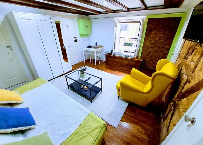 Authentic Portuguese Home- Alfama * Лісабон