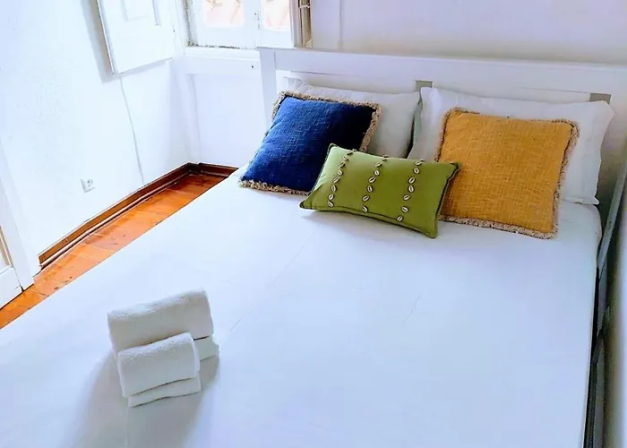 Authentic Portuguese Home- Alfama * Лісабон