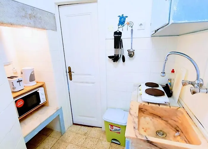 Authentic Portuguese Home- Alfama Апартаменти