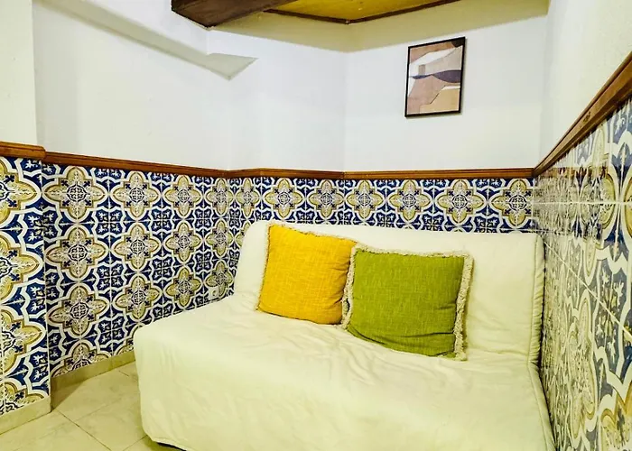 Authentic Portuguese Home- Alfama Лісабон
