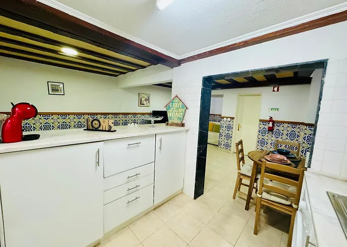 Authentic Portuguese Home- Alfama * Лісабон